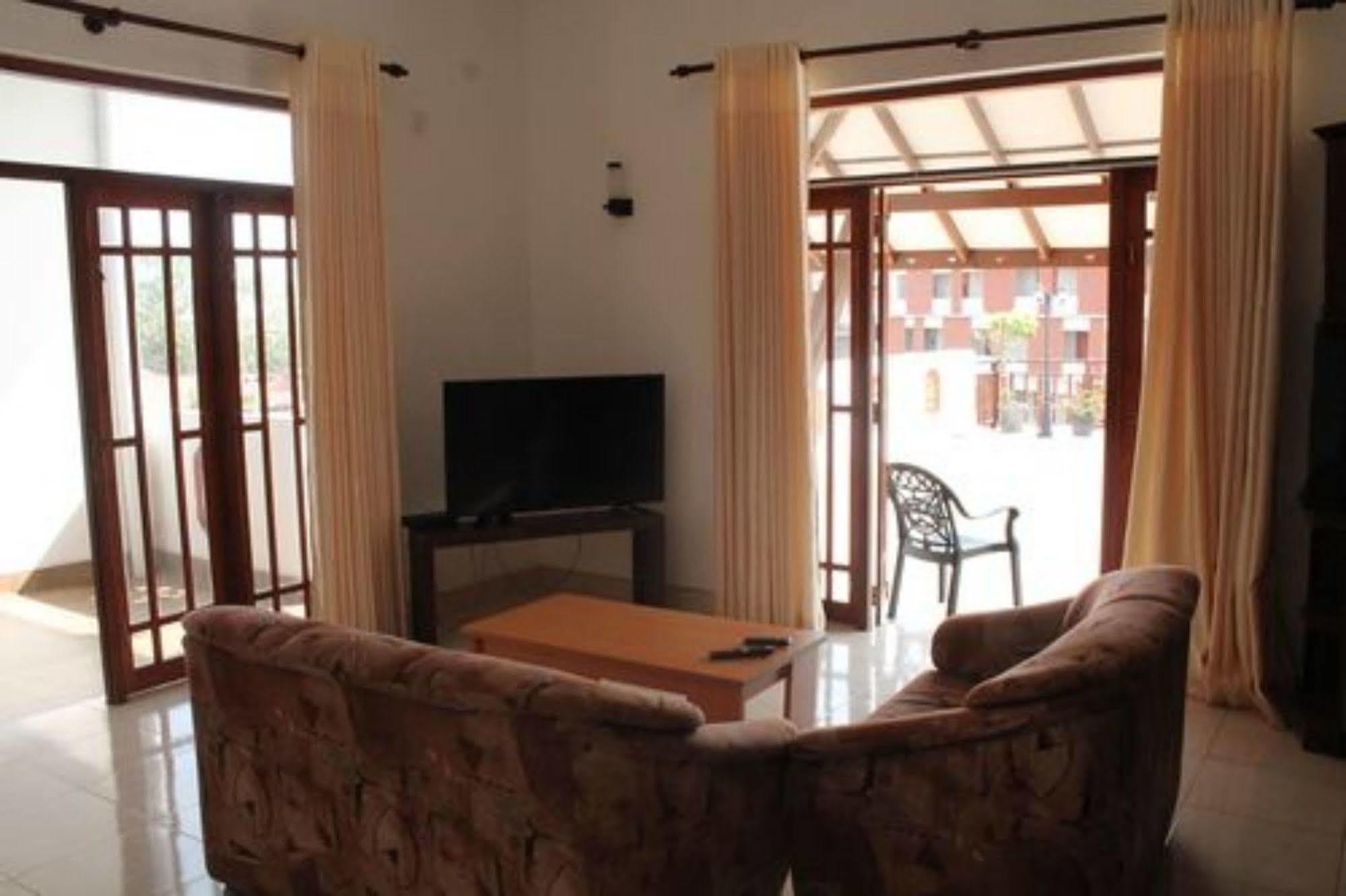 Prego Suites Ettukala Buitenkant foto